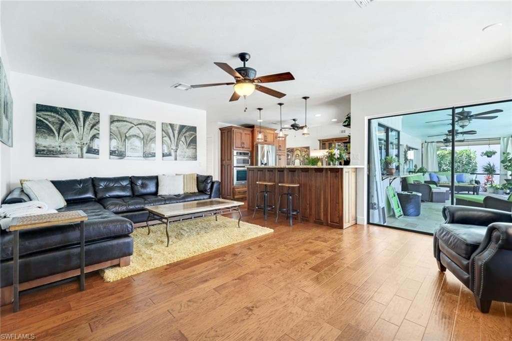 284 Polynesia Ct, Marco Island, FL 34145-7