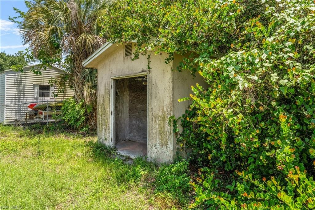 195 Jane St, North Fort Myers, FL 33903-31