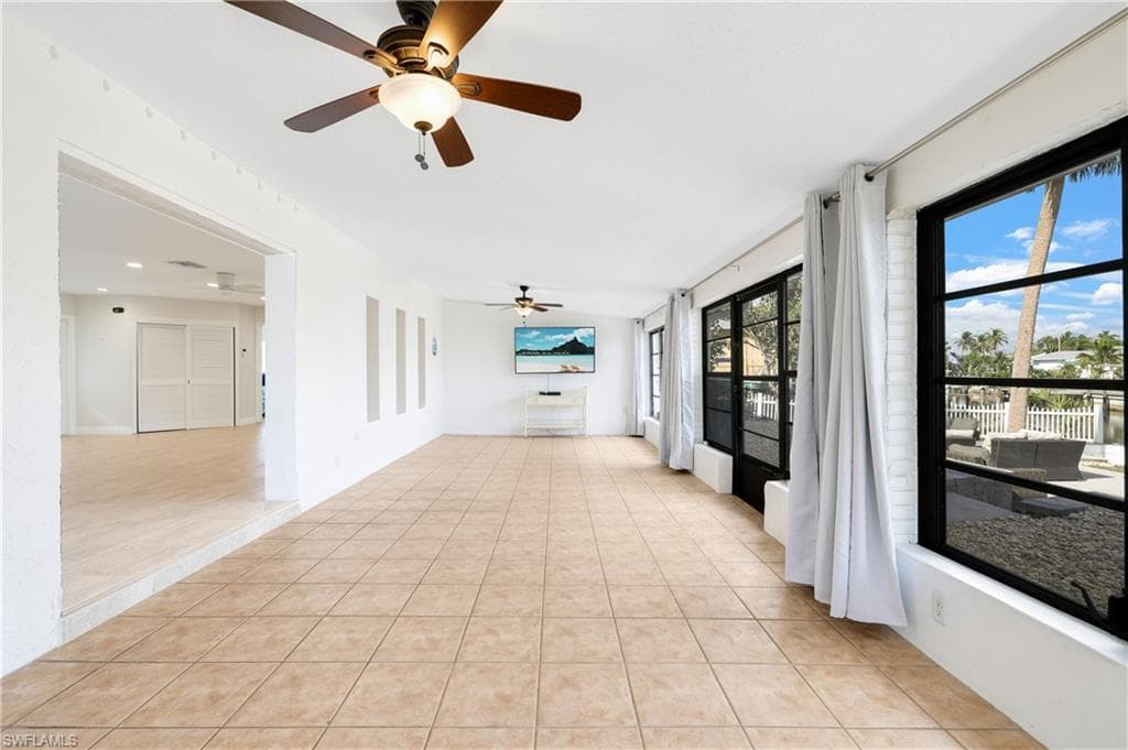 3461 Lakeview Dr, Naples, FL 34112-19