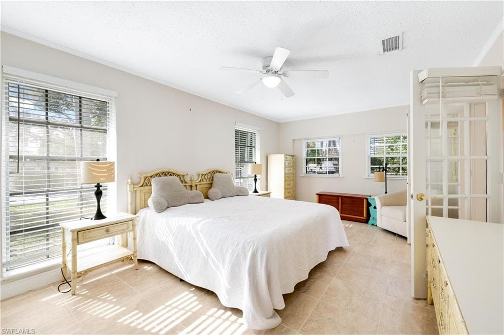 3461 Lakeview Dr, Naples, FL 34112-25