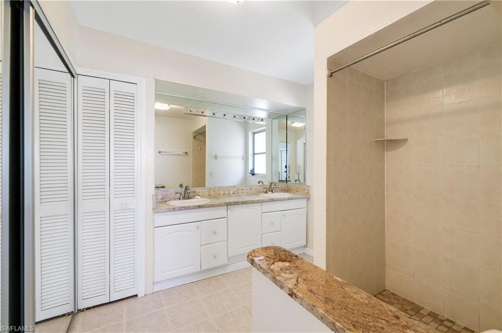 3461 Lakeview Dr, Naples, FL 34112-26