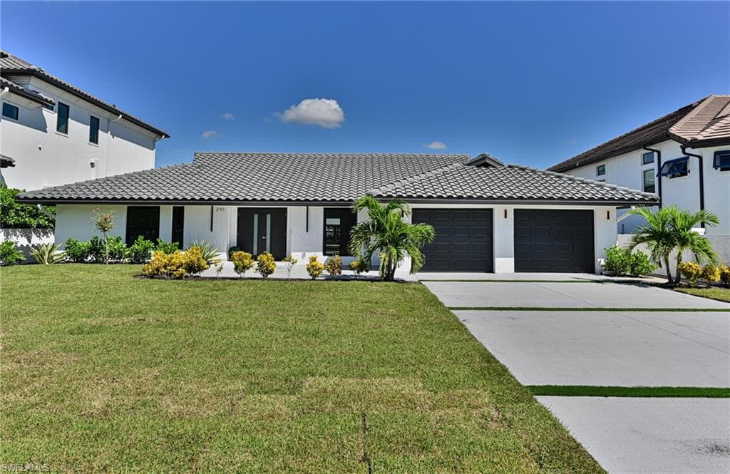 291 Heron Ave, Naples, FL 34108-25