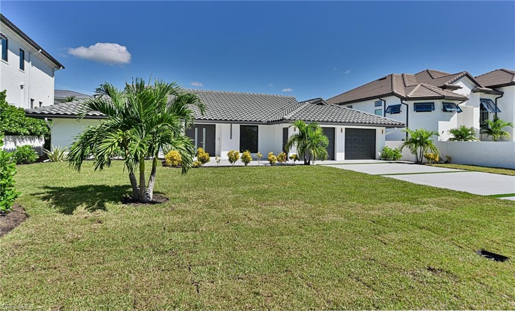 291 Heron Ave, Naples, FL 34108-1