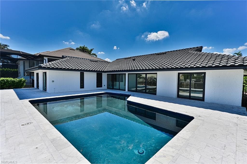 291 Heron Ave, Naples, FL 34108-2