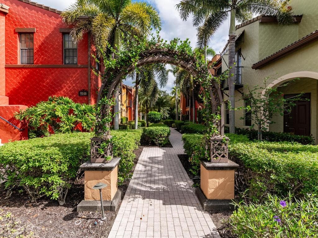 9146 Chula Vista St 12905, Naples, FL 34113-25