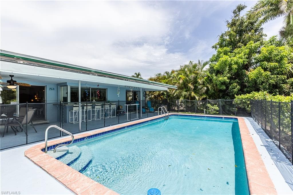 211 Flamingo Cir, Marco Island, FL 34145-19