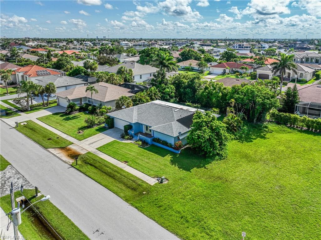 211 Flamingo Cir, Marco Island, FL 34145-21