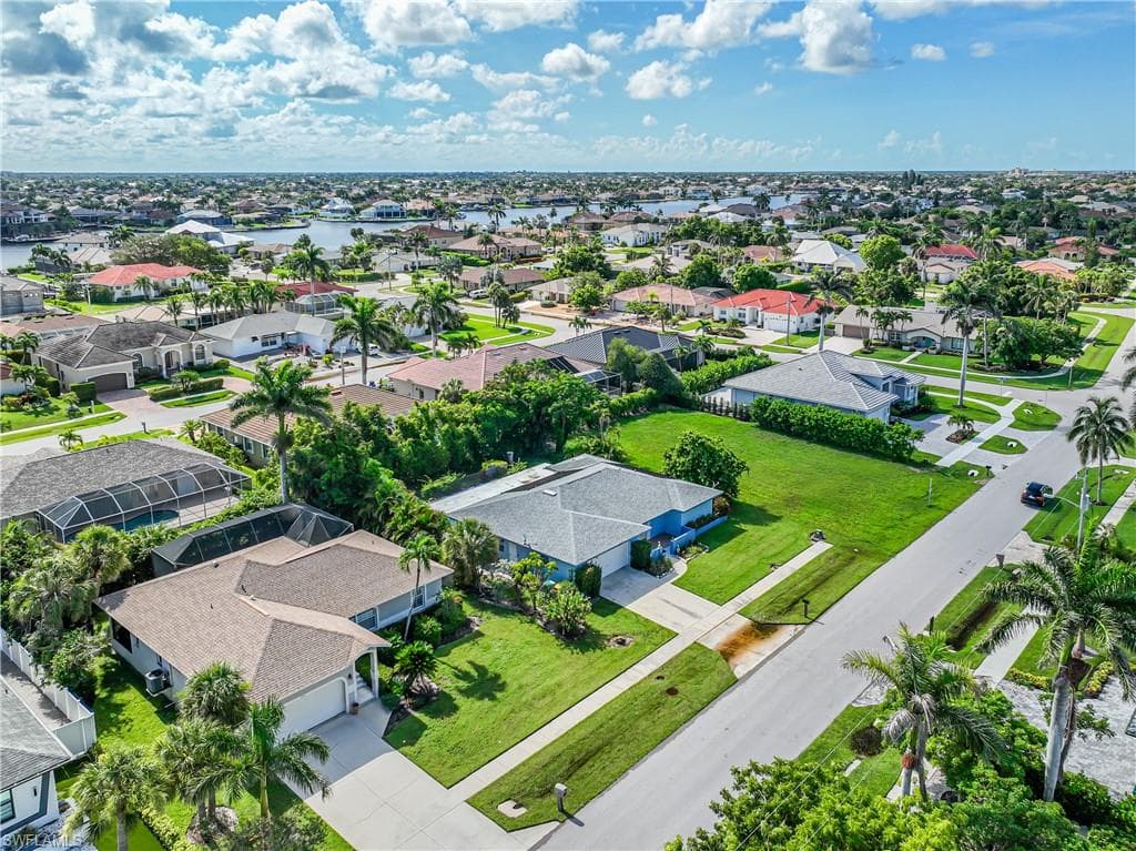 211 Flamingo Cir, Marco Island, FL 34145-24