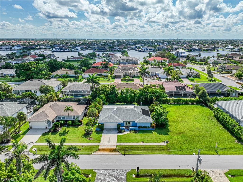 211 Flamingo Cir, Marco Island, FL 34145-25