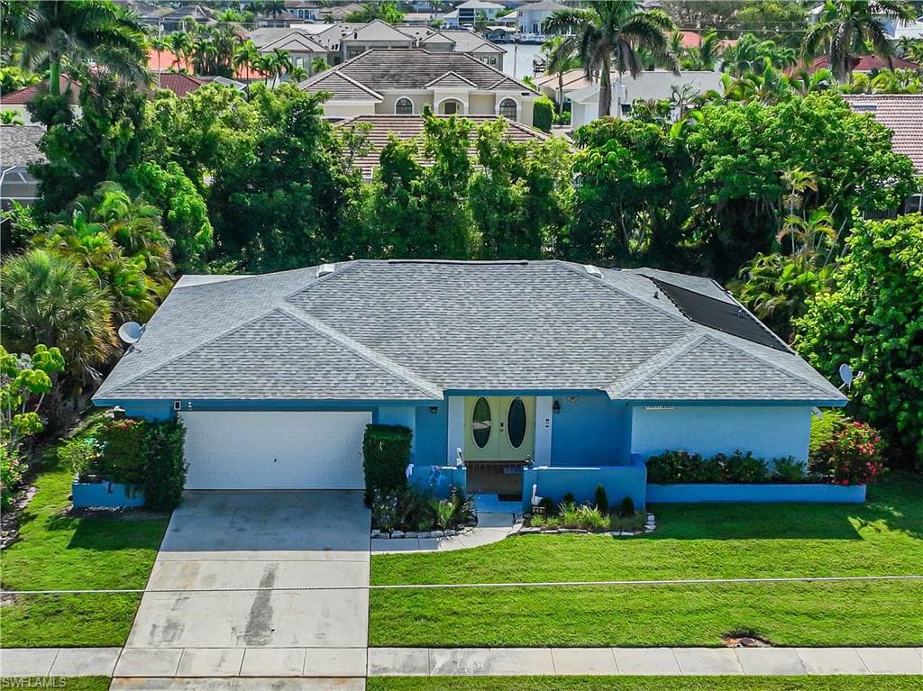 211 Flamingo Cir, Marco Island, FL 34145-2