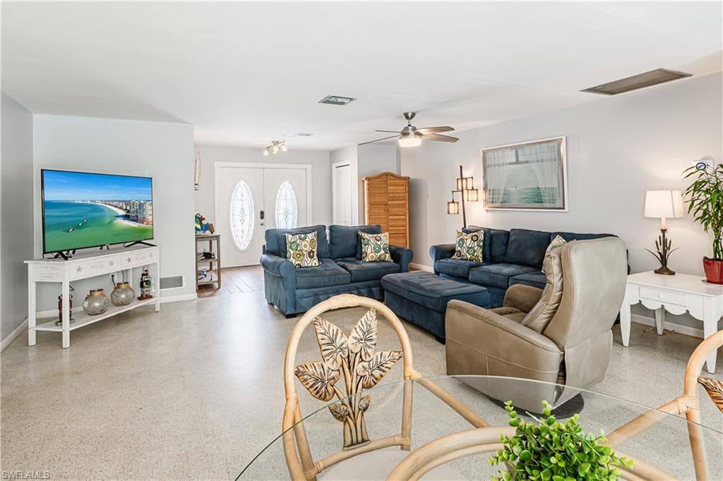 211 Flamingo Cir, Marco Island, FL 34145-4
