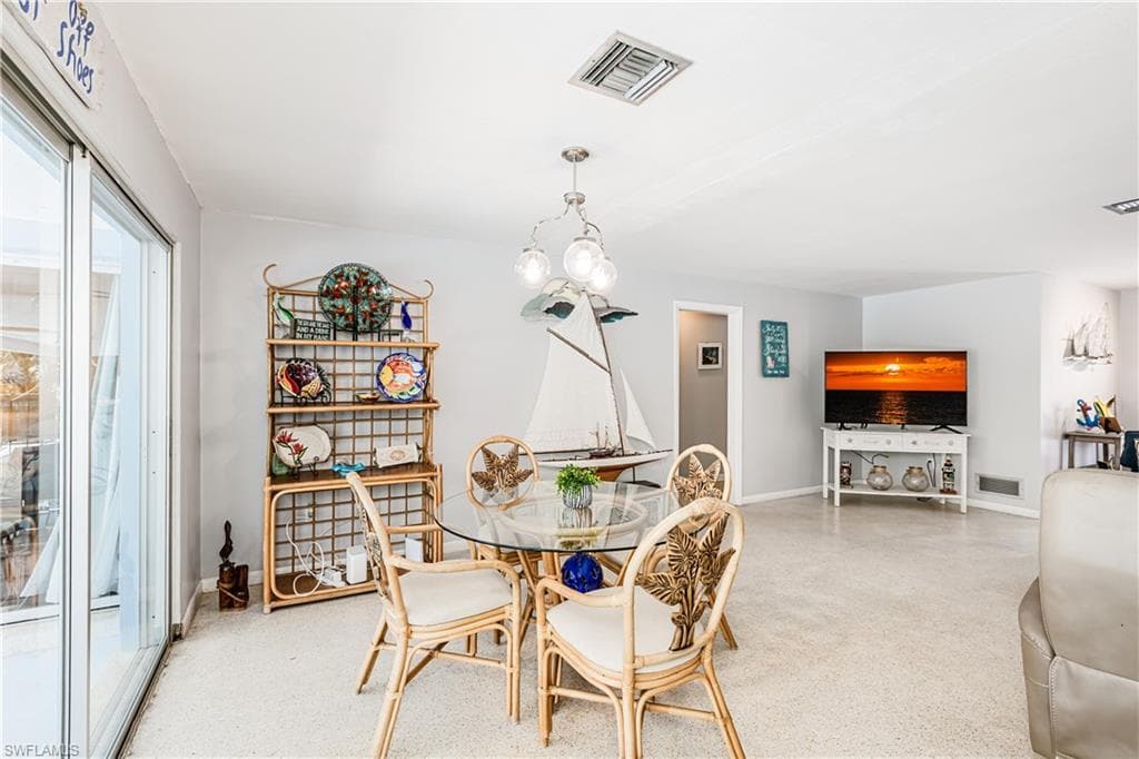 211 Flamingo Cir, Marco Island, FL 34145-5