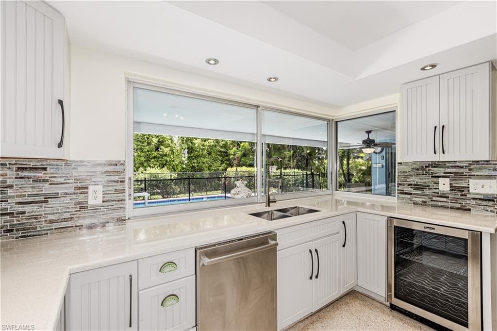 211 Flamingo Cir, Marco Island, FL 34145-7