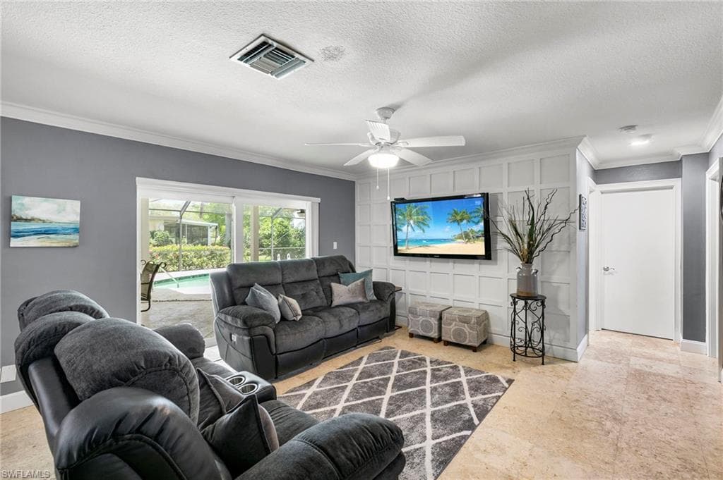 283 Forest Hills Blvd, Naples, FL 34113-9
