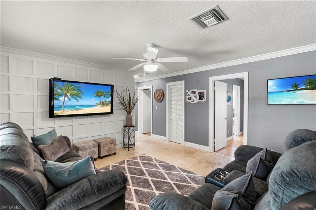 283 Forest Hills Blvd, Naples, FL 34113-11