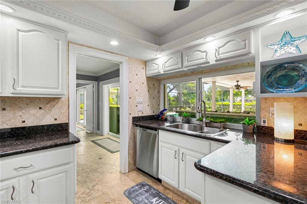 283 Forest Hills Blvd, Naples, FL 34113-15