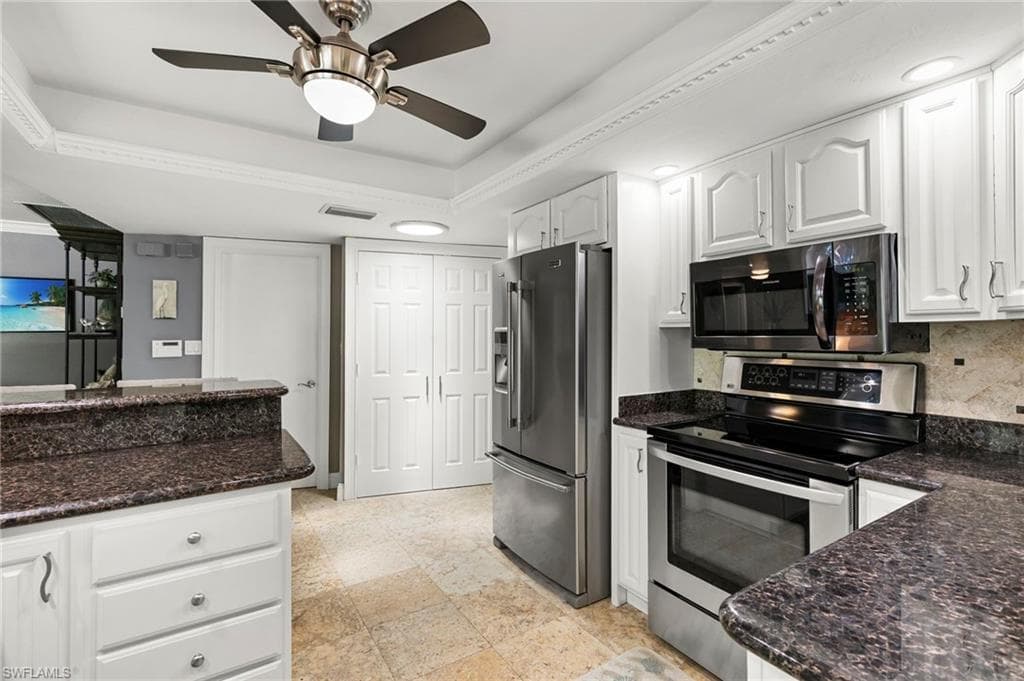 283 Forest Hills Blvd, Naples, FL 34113-16