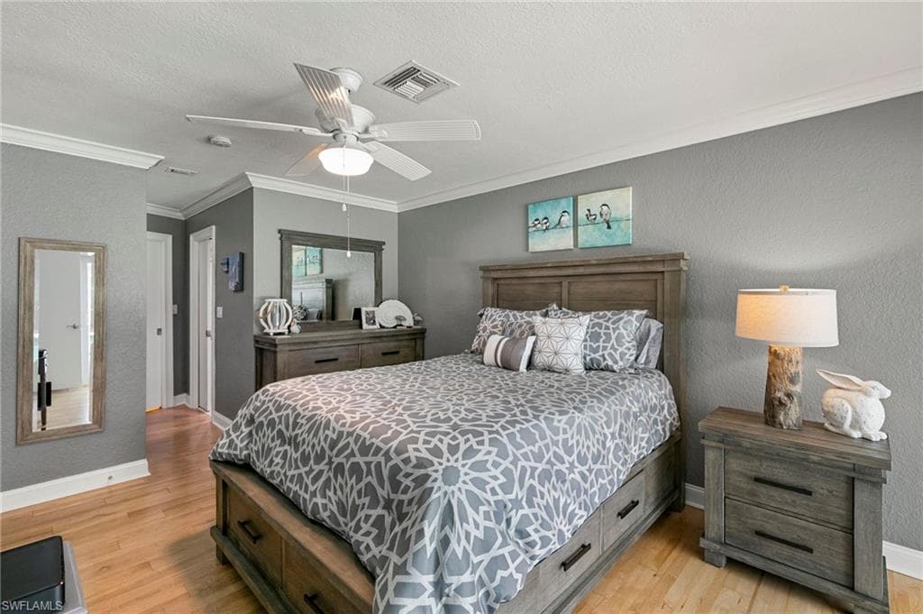 283 Forest Hills Blvd, Naples, FL 34113-19