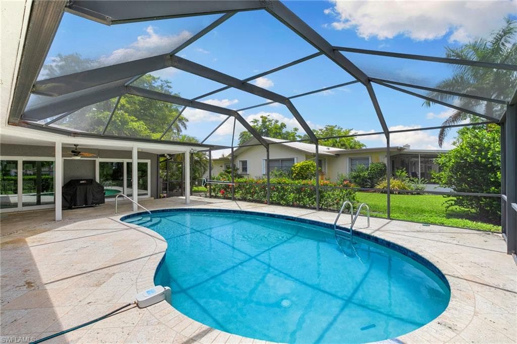 283 Forest Hills Blvd, Naples, FL 34113-35
