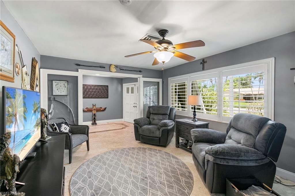 283 Forest Hills Blvd, Naples, FL 34113-8