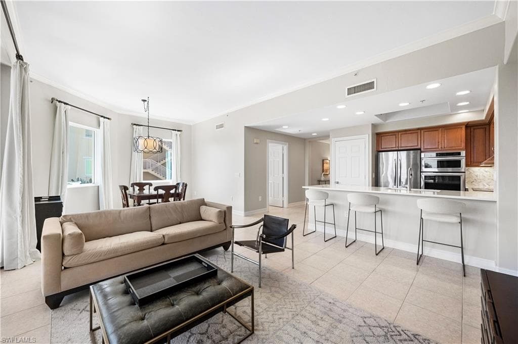 2738 Tiburon Blvd E B406, Naples, FL 34109-16