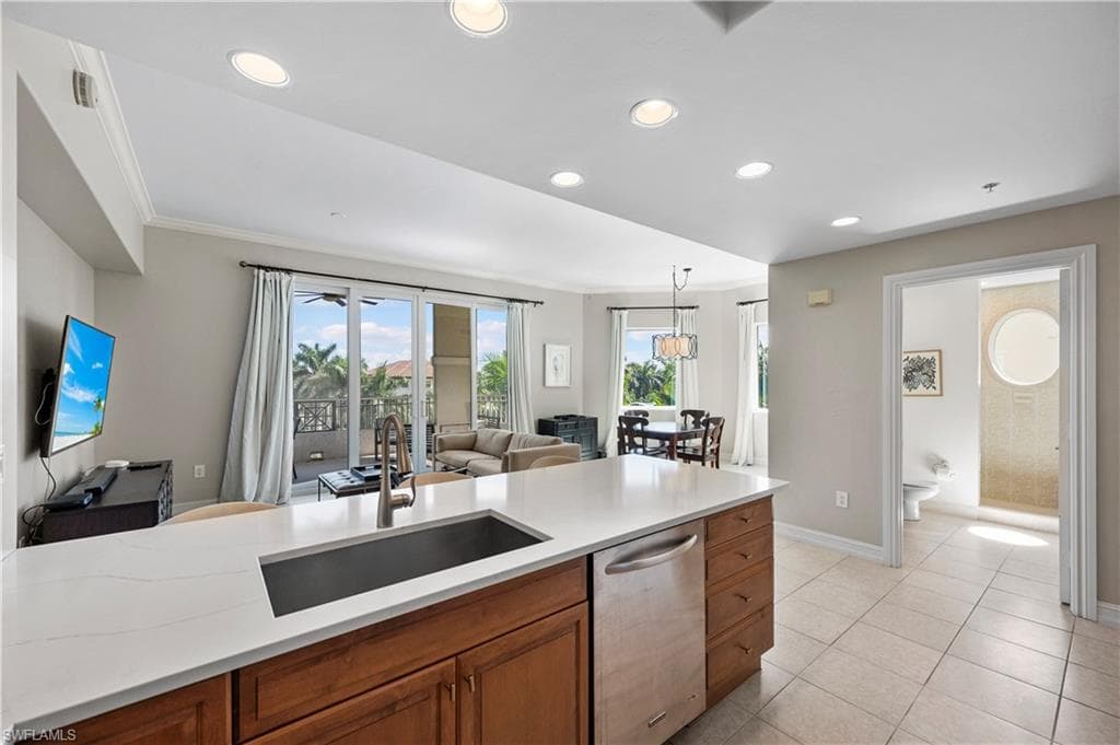 2738 Tiburon Blvd E B406, Naples, FL 34109-20