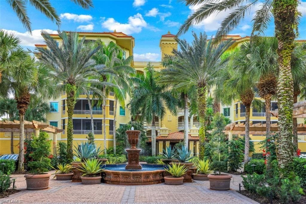 2738 Tiburon Blvd E B406, Naples, FL 34109-2
