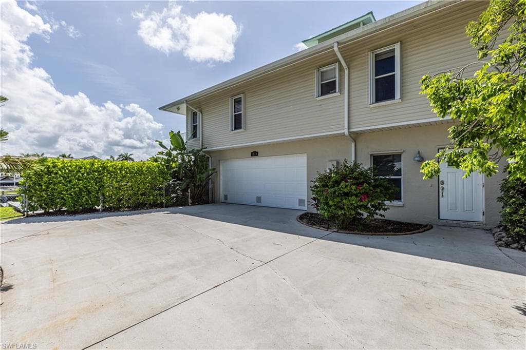 1218 Treasure Ct, Marco Island, FL 34145-35