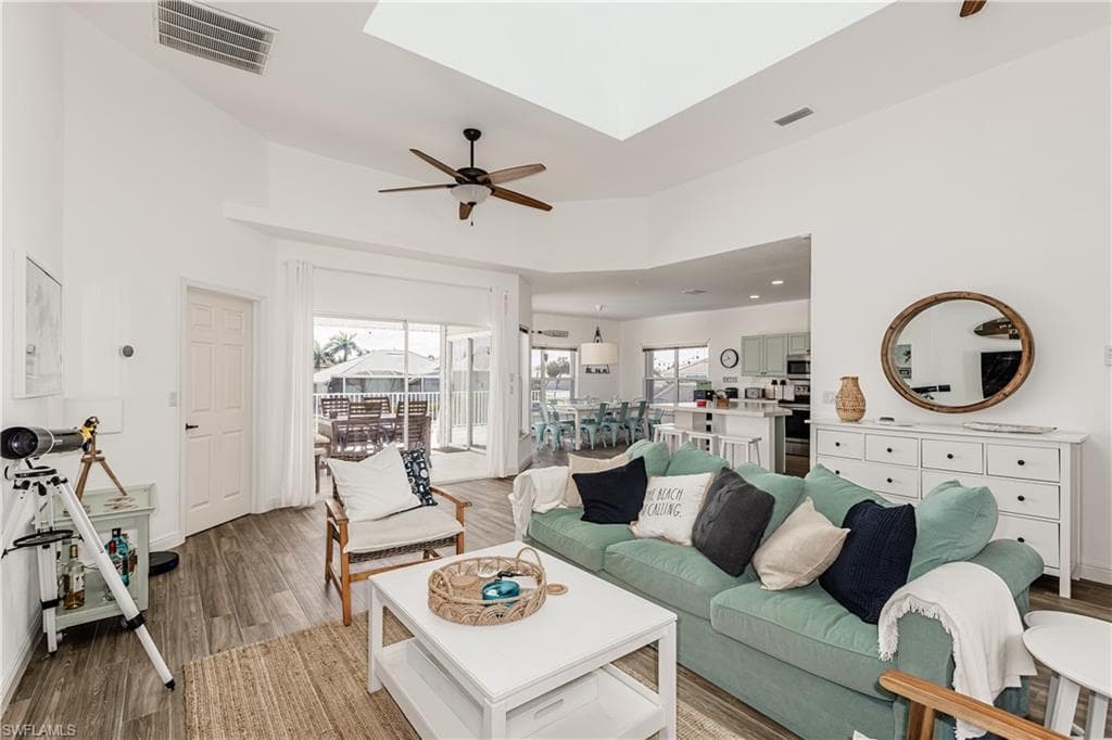 1218 Treasure Ct, Marco Island, FL 34145-5