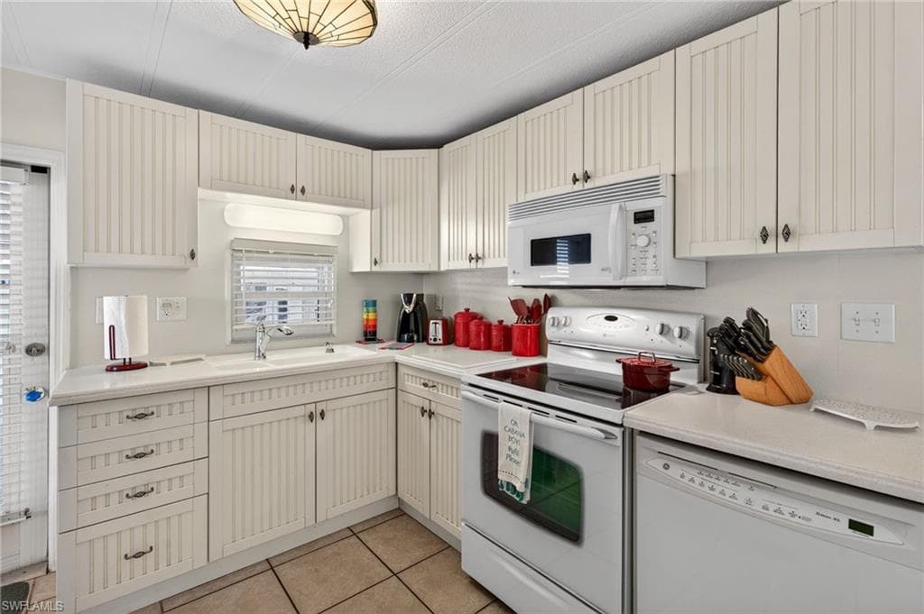 71 Enchanting Blvd E71, Naples, FL 34112-1