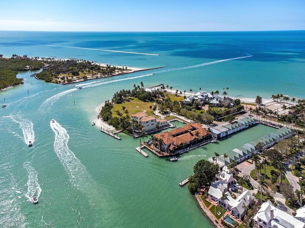 61 Cove Ln, Naples, FL 34102-1