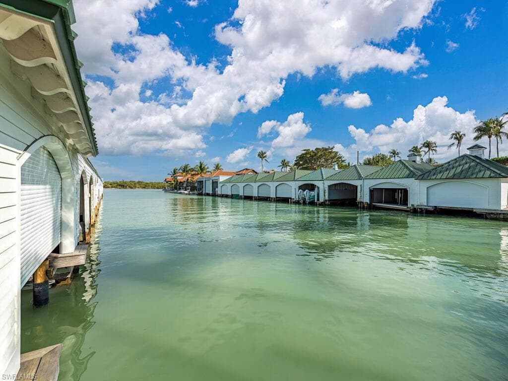 61 Cove Ln, Naples, FL 34102-3