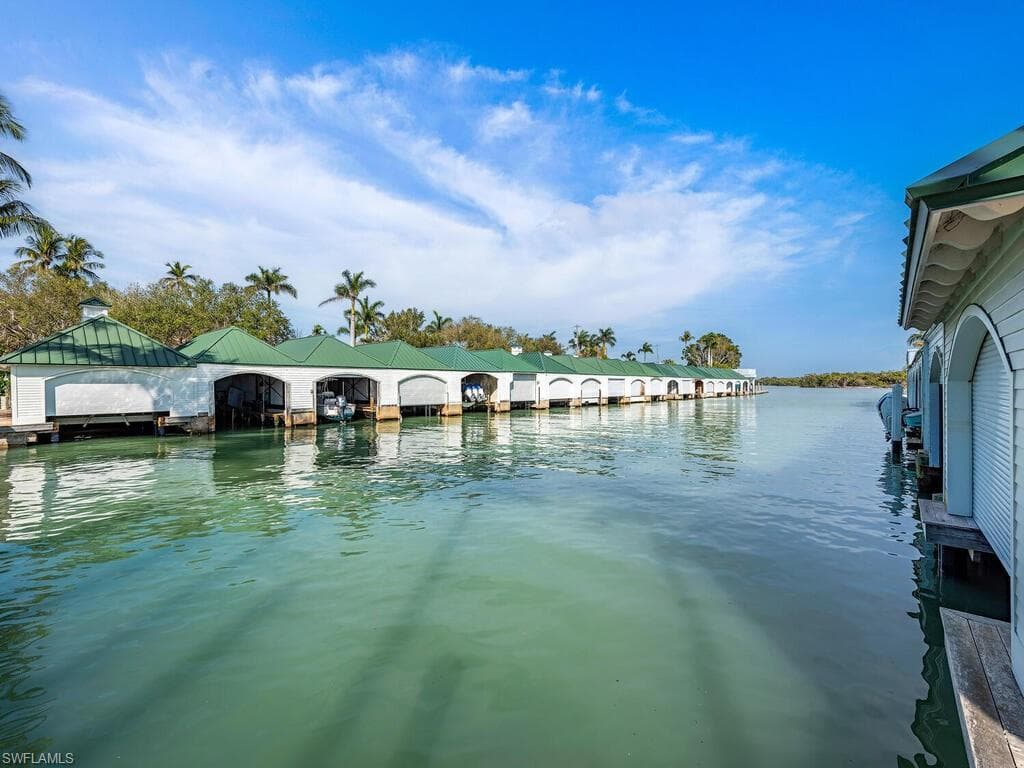 61 Cove Ln, Naples, FL 34102-4