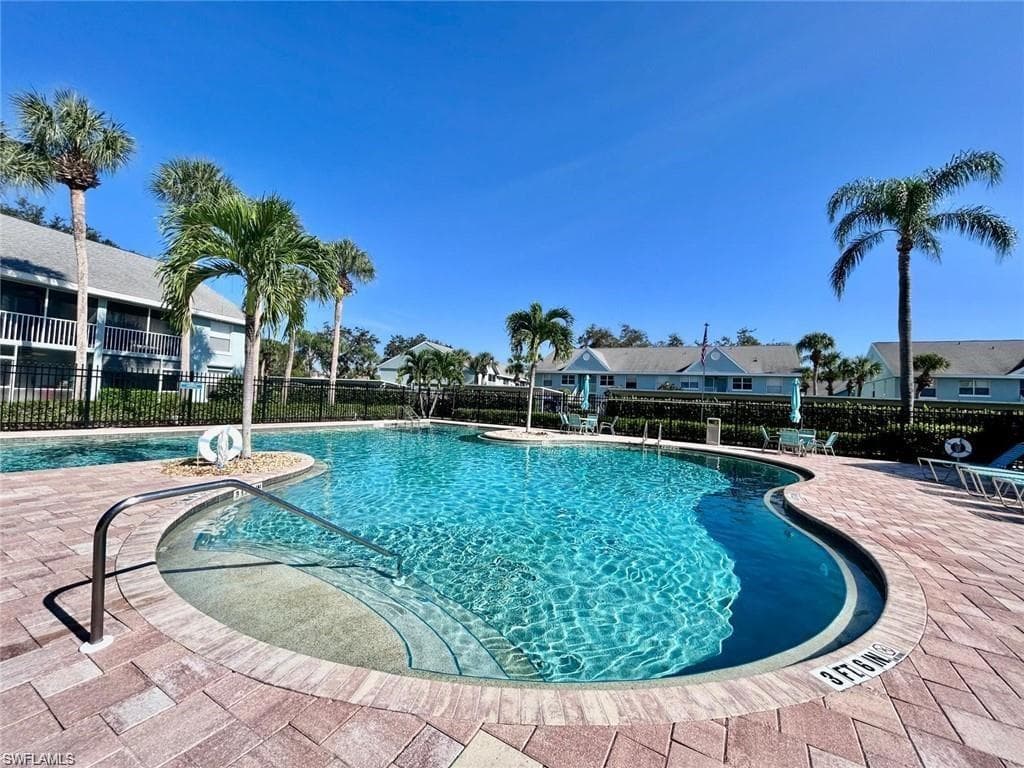 137 Wading Bird Cir F203, Naples, FL 34110-21