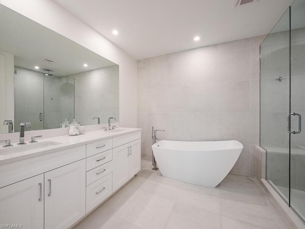 1130 3rd Ave S 109, Naples, FL 34102-10