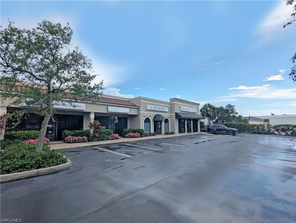 3940 Radio Rd 110, Naples, FL 34104-1