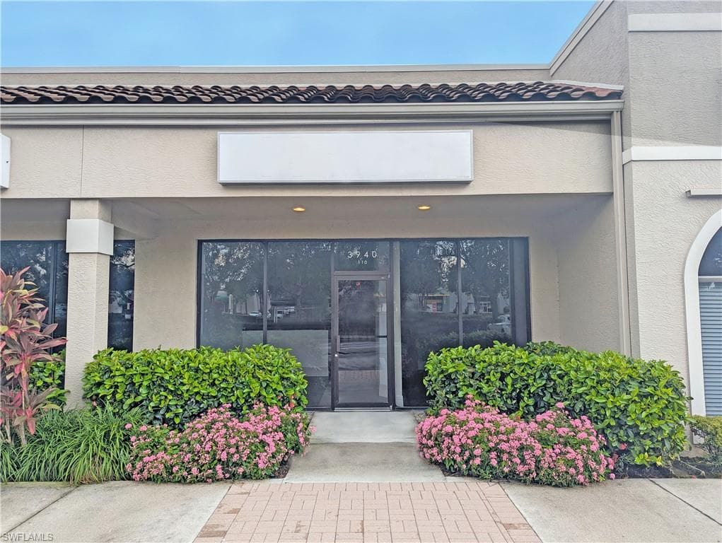 3940 Radio Rd 110, Naples, FL 34104-3