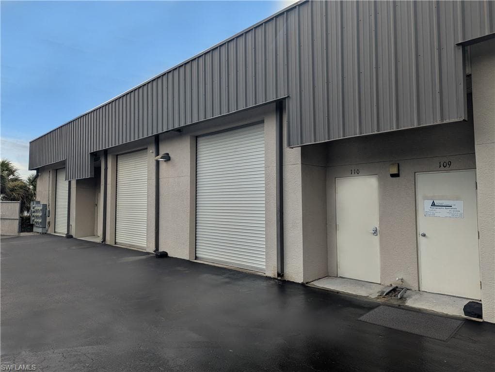 3940 Radio Rd 110, Naples, FL 34104-4
