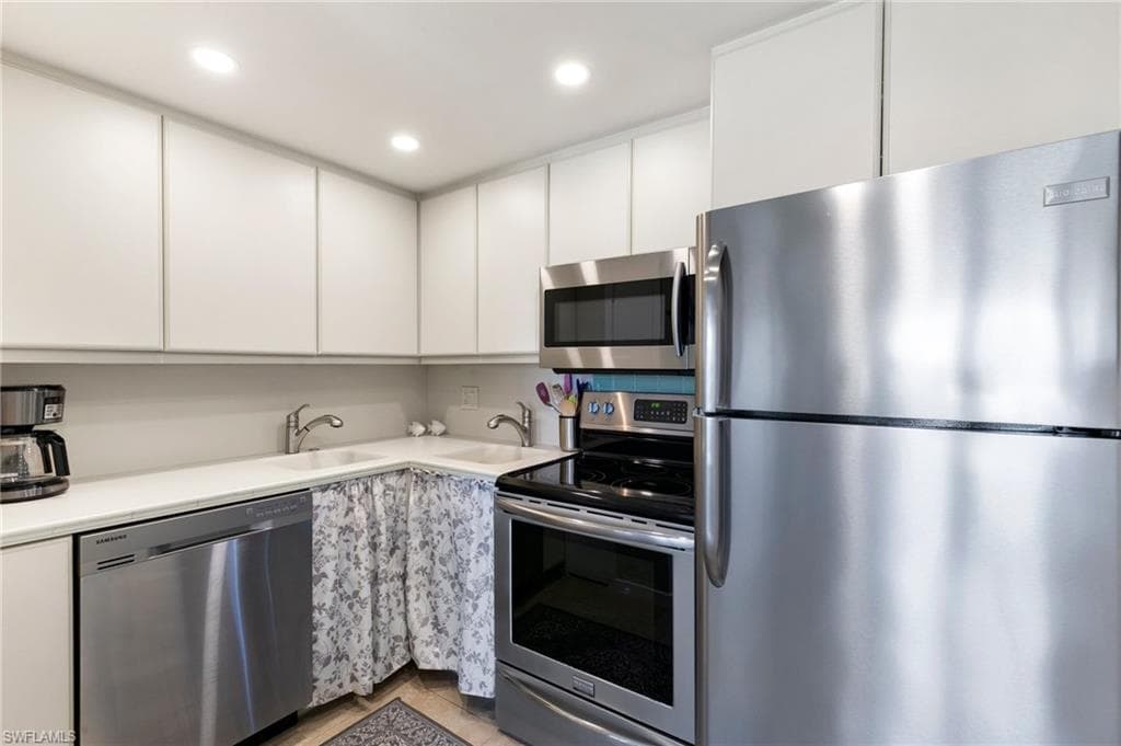 180 Seaview Ct 314, Marco Island, FL 34145-19