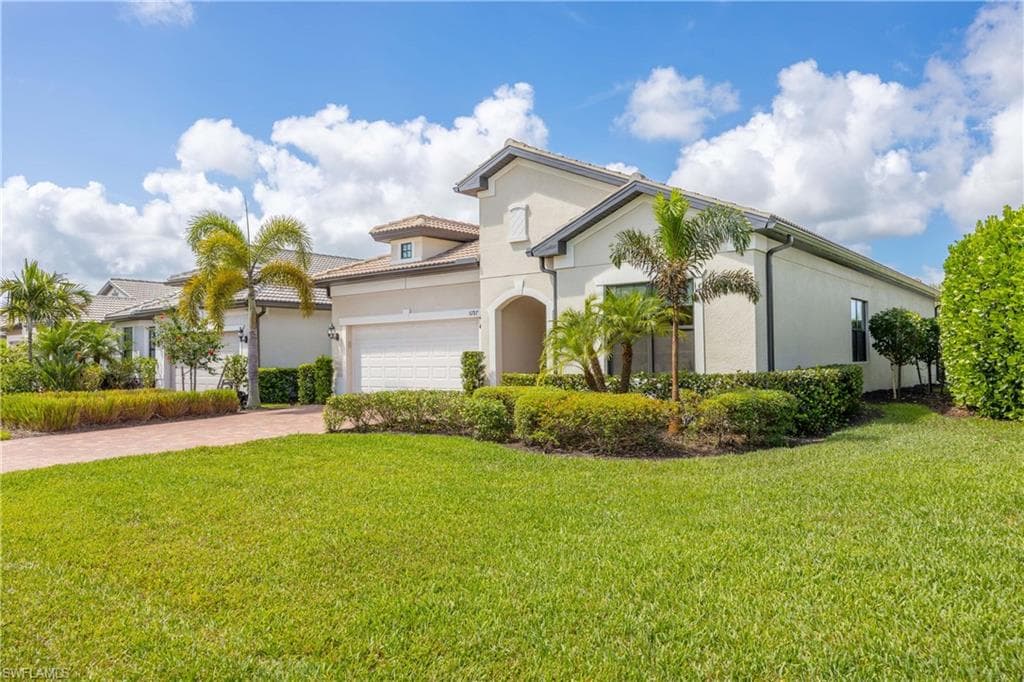 6787 Winding Cypress Dr, Naples, FL 34114-2