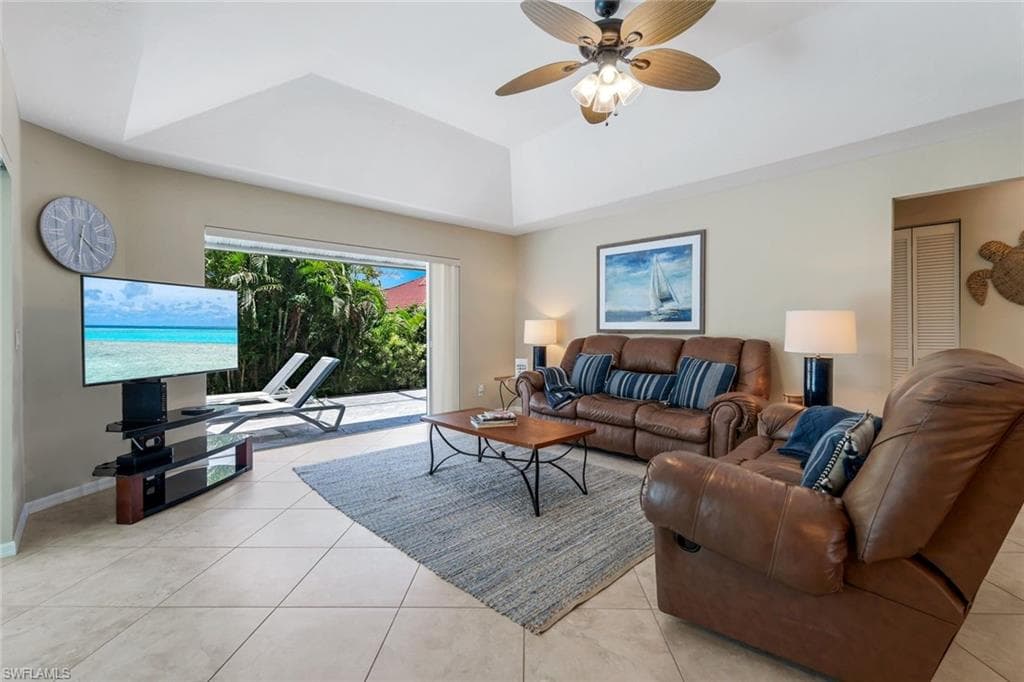 941 Ironwood Ct, Marco Island, FL 34145-8