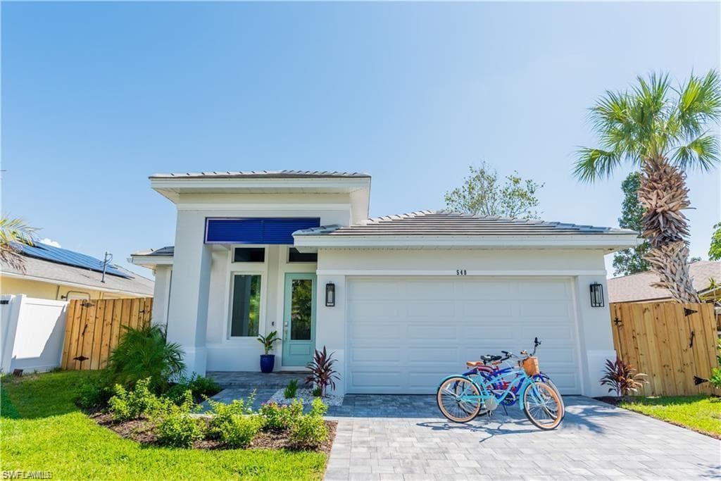 756 108th Ave N, Naples, FL 34108-2