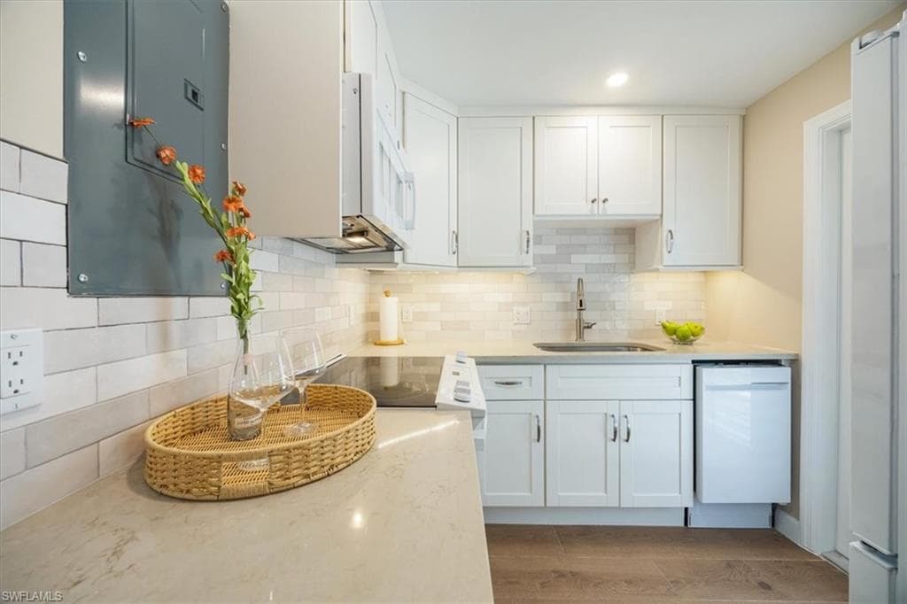 626 12th Ave S 626, Naples, FL 34102-18