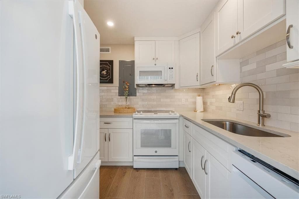 626 12th Ave S 626, Naples, FL 34102-22