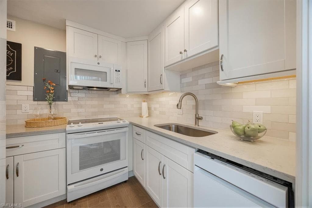 626 12th Ave S 626, Naples, FL 34102-23