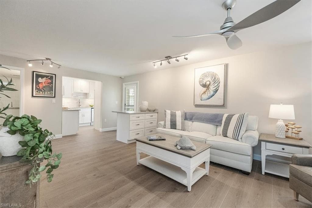 626 12th Ave S 626, Naples, FL 34102-1