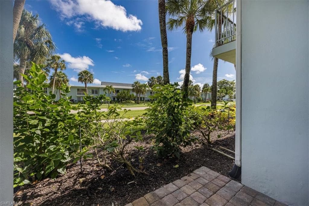 626 12th Ave S 626, Naples, FL 34102-35