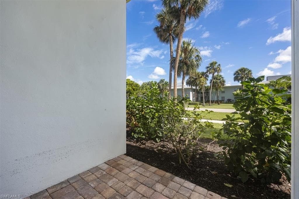 626 12th Ave S 626, Naples, FL 34102-36