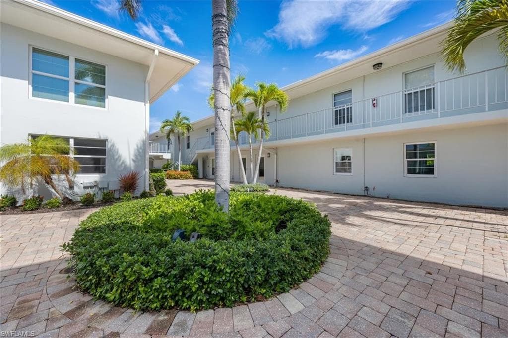 626 12th Ave S 626, Naples, FL 34102-2