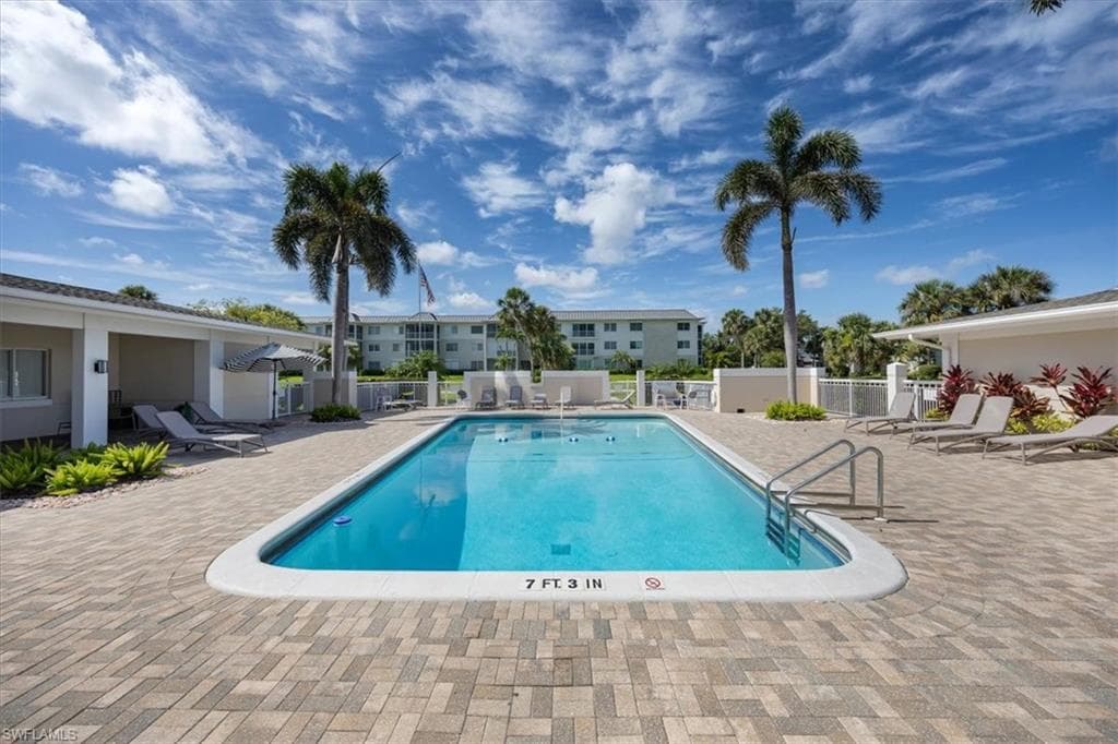 626 12th Ave S 626, Naples, FL 34102-47
